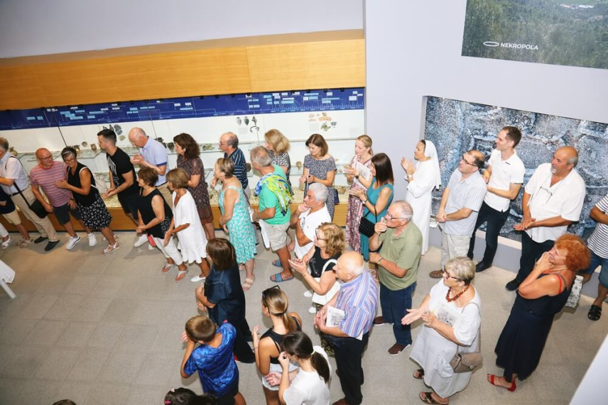 390c9d1de2a80a844d0e01ba21c1192e Generic