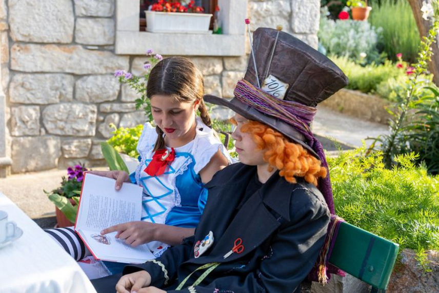 6a3568ec75354456ab1e6b6fc1540ba0 Generic