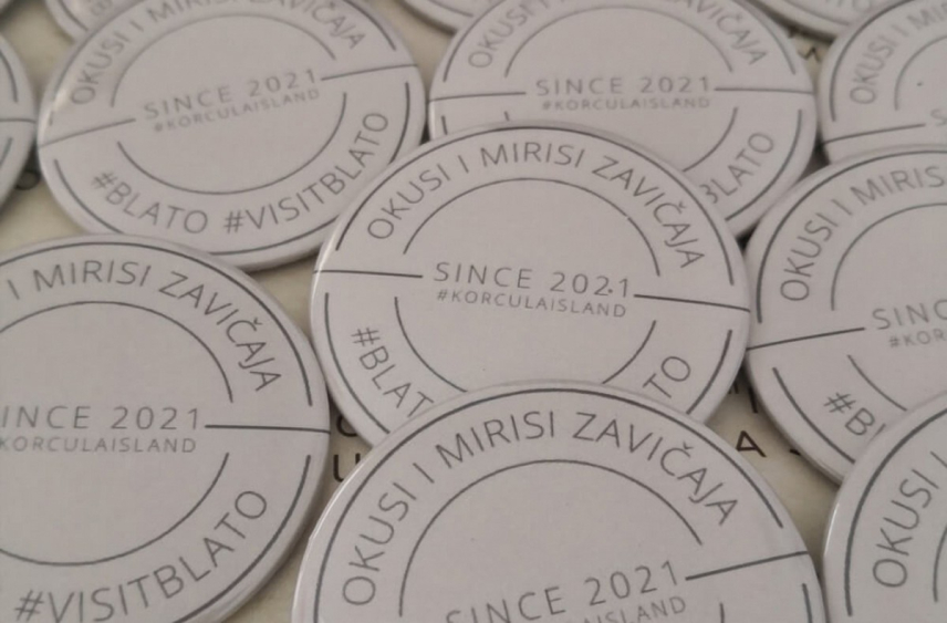 7aa3cdbe521e8339c01d4c47e738f898 L