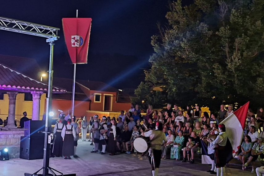 84bd8bd55711fc1be7650ea3945868c3 M